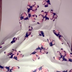 Woman’s  XL floral print pink purple and white Dress